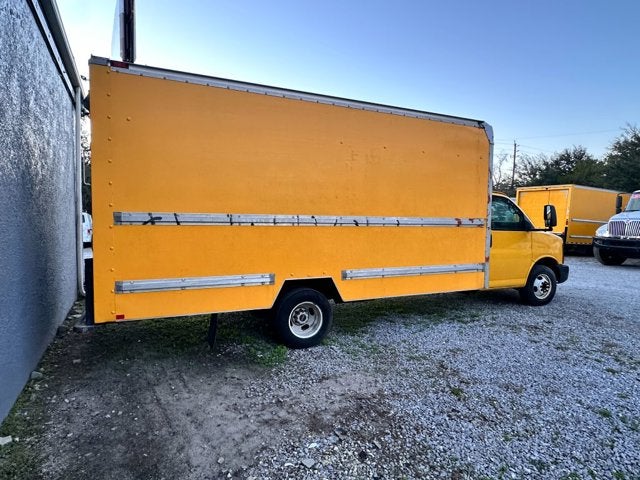 2009 GMC Savana Cutaway 3500