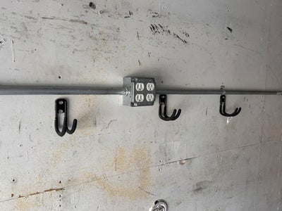 2016 ISUZU NPR 18ft. Box Truck