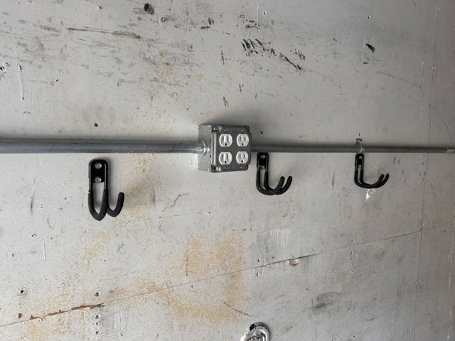 2016 ISUZU NPR 18ft. Box Truck