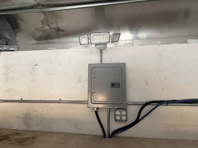 2016 ISUZU NPR 18ft. Box Truck